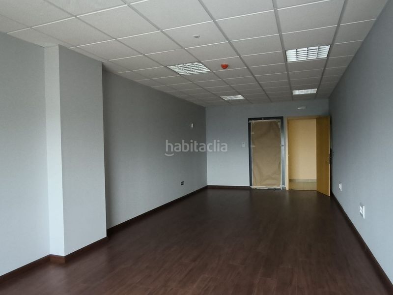 Foto f174c695-de67-4b49-bbea-8bc8900f0f74. Local comercial a Salteras