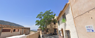 Casa a Biar. Inmueble sin posesion y sin acceso al interior