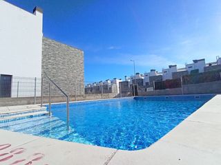Casa en Aranzana 20. En venta chalet ideal para invertir o para vivir.