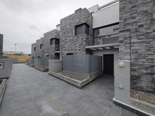 Casa en Aranzana 20. En venta chalet ideal para invertir o para vivir.