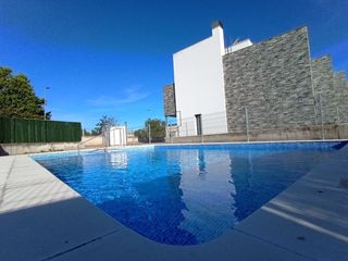 Casa en Aranzana 20. En venta chalet ideal para invertir o para vivir.