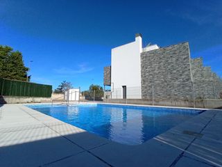 Haus in Aranzana 20. En venta chalet ideal para invertir o para vivir.
