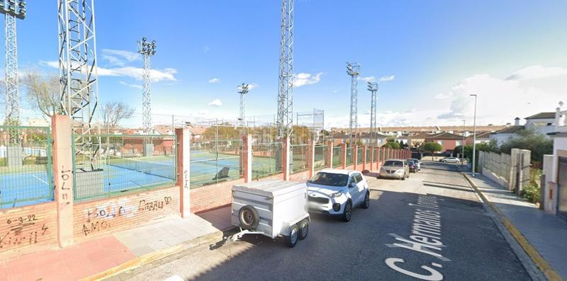 Foto b45daea4-9797-46a5-8b07-f89b41bb7500. Casa adossada a Centro Bormujos