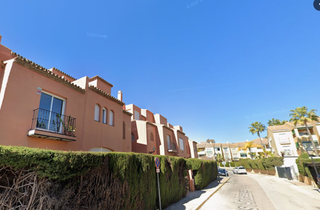 Pis  De los andaluces. Venta de piso en estepona malaga