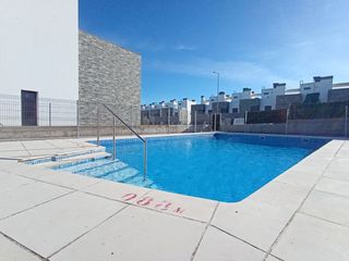 Haus in Aranzana 20. En venta chalet ideal para invertir o para vivir.