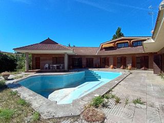Casa en Manuel de falla 6. Chalet independiente, ideal para invertir o para vivir.
