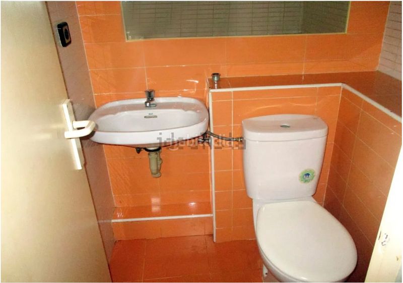 Foto 513f1f23-ce9b-4d74-9c2e-b2c0b36fef57. Local comercial a Centro Laredo