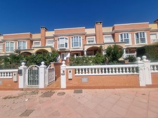 Xalet en Calle costa marfil 19. Chalet adosado en villablanca