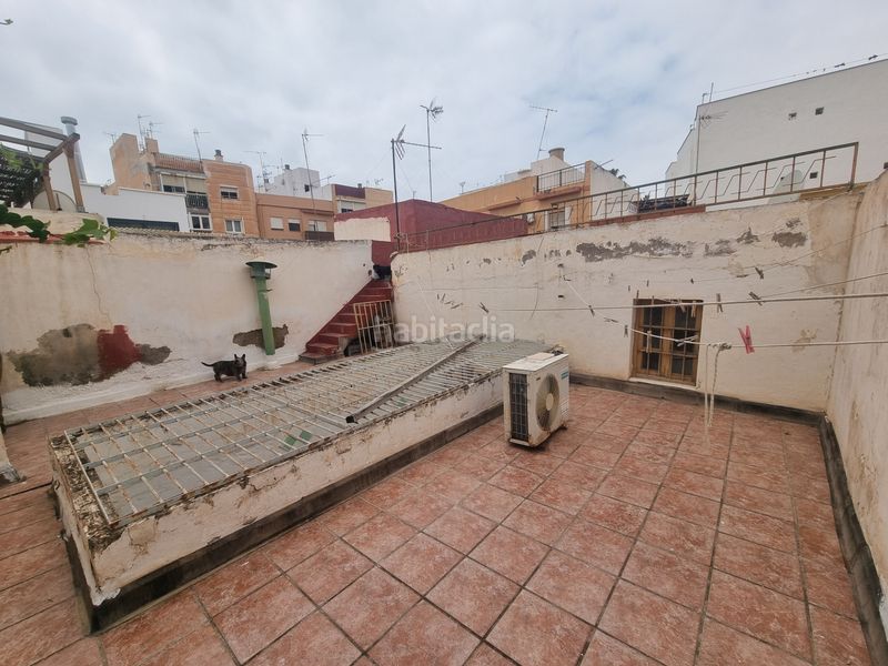 Foto c6662578-3077-41b0-9589-299c2d37283a. Casa a calle clarín 22 a Centro Almería