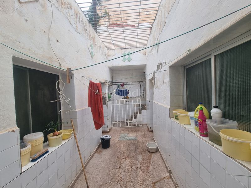 Foto d0dc449c-1b7e-4cf2-9883-7cbaf9ba79a7. Casa a calle clarín 22 a Centro Almería