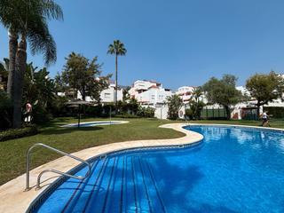 Reihenhaus in Nagüeles Alto. Casa con piscina a reformar