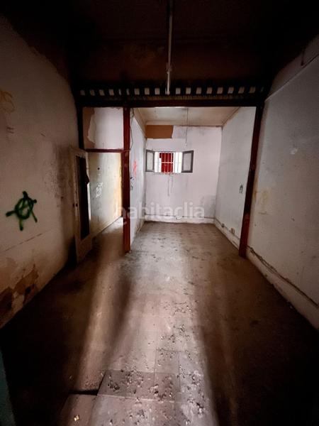 Foto 2884dfa6-5b33-4e1c-9a50-cee0928b1b69. Casa adosada casa en venta totalmente a reformar en Barcelona