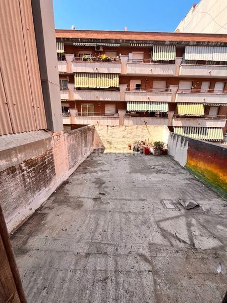 Foto 34e83512-d12e-4f62-b5cf-71c677648f0e. Casa adosada casa en venta totalmente a reformar en Barcelona