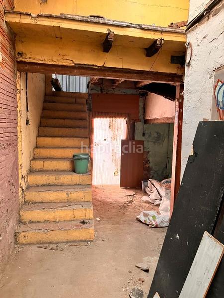 Foto 6718cab4-e5a0-4d00-8e3a-ed24ec2eb476. Casa adosada casa en venta totalmente a reformar en Barcelona