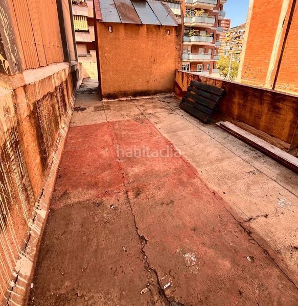 Foto d1876949-9e5a-405b-83f8-6257410826a2. Casa adosada casa en venta totalmente a reformar en Barcelona