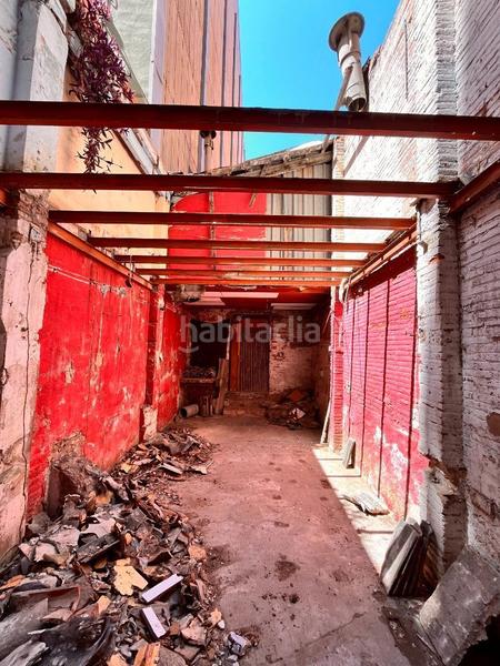 Foto d4e75d3c-6a4f-40c1-af59-e75039245e4b. Casa adosada casa en venta totalmente a reformar en Barcelona