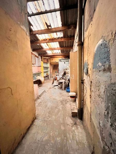 Foto d9407242-f024-4a91-8d43-3bbeb86ae885. Casa adosada casa en venta totalmente a reformar en Barcelona