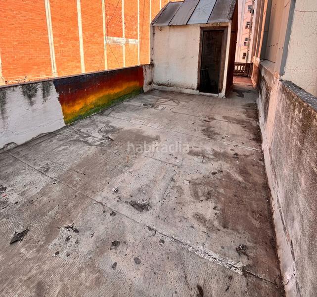 Foto f0f5ed9b-274c-4eae-87cd-dbba1e775961. Casa adosada casa en venta totalmente a reformar en Barcelona