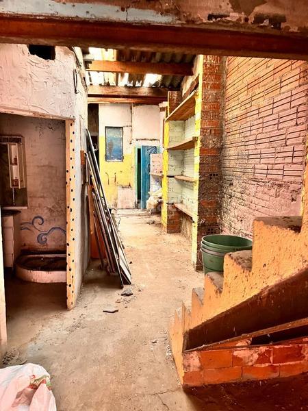 Foto feab9ea0-39f8-4fc8-b230-4deb25c2fae0. Casa adosada casa en venta totalmente a reformar en Barcelona