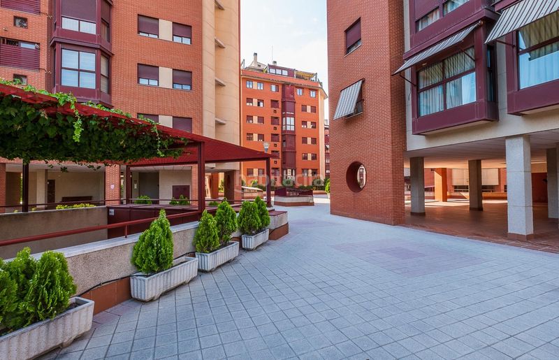 Foto a5b7bd5d-b883-41c0-a5e5-9b107d1c36d8. Àtic amb calefacció aparcament piscina a Simancas Madrid