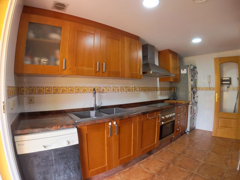 Foto b7242bc6-d9e2-4b72-8dea-bfc7e5858137. Casa adossada amb xemeneia calefacció aparcament piscina a Sagunt