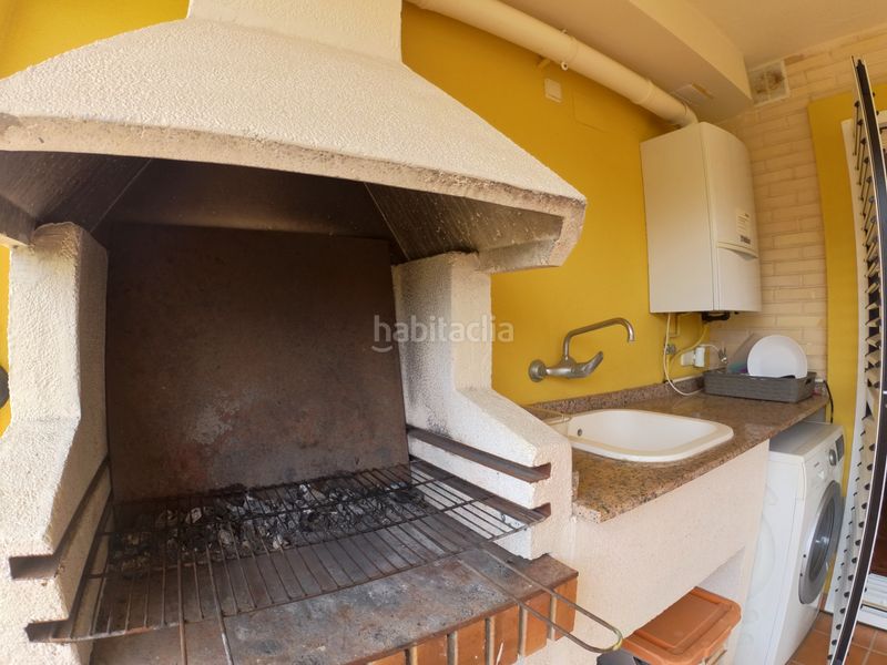 Foto d19ebd06-713d-420f-bb23-80aa435a2c88. Casa adossada amb xemeneia calefacció aparcament piscina a Sagunt