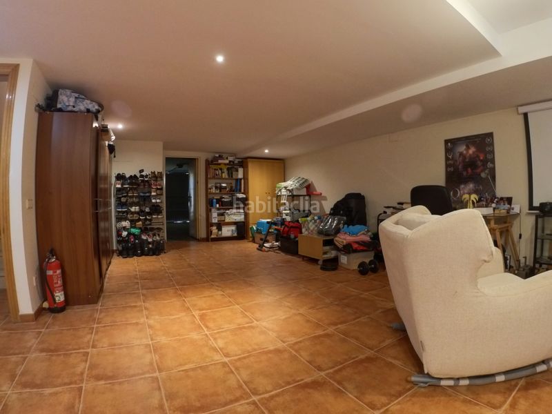 Foto e37db002-ee8e-4800-be63-39301bb76b24. Casa adossada amb xemeneia calefacció aparcament piscina a Sagunt