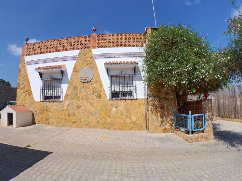 Foto f8c00075-0af9-4a6b-970c-fd621547ffbe. Xalet amb aparcament piscina a Centro-El Castillo Sagunt