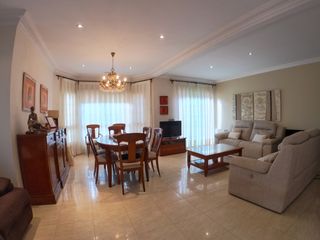 Xalet  Carrer dels tres barrancs 3. Chalet independiente de 388 m² con jardín, garaje y 3 plantas