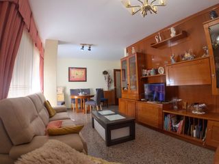 Etagenwohnung  Carrer mare de déu del carme. Piso de 102 m² con 4 habitaciones, 2 baños, cocina con office y