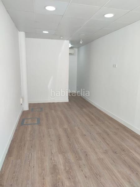 Foto 17feae45-7e11-4038-9879-b038afd692d8. Rent business premise in Los Remedios Sevilla