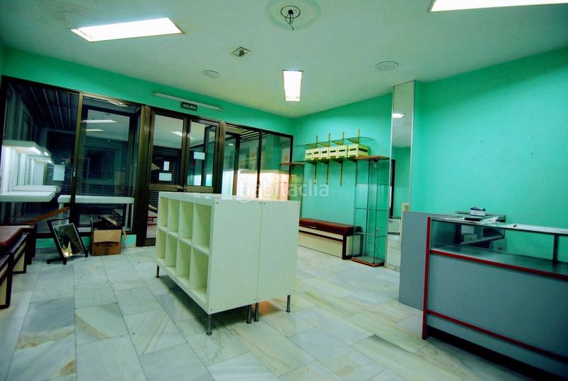 Foto c5168e1a-9929-44ea-adf0-6a445f955d3f. Alquiler local comercial en calle afán de ribera 137 local comercial en Sevilla