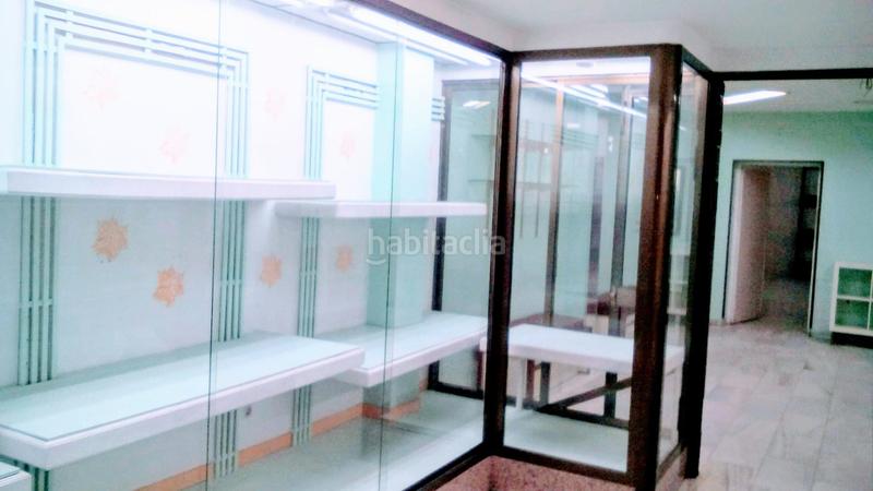 Foto b34fa1be-cc68-496a-84ad-37277fa4a0c5. Rent business premise in calle afán de ribera 137 in Sevilla