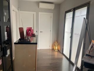 Alquiler Local Comercial en Avenida alcalde luis uru�uela 3. Local reci�n reformado para actividad sanitaria