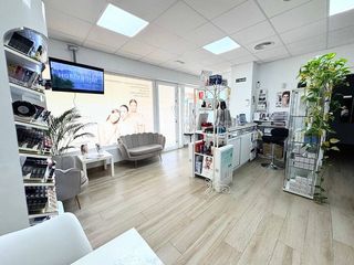 Miete Gesch�ftsraum en Avenida alcalde luis uru�uela 12. Centro m�dico estetico