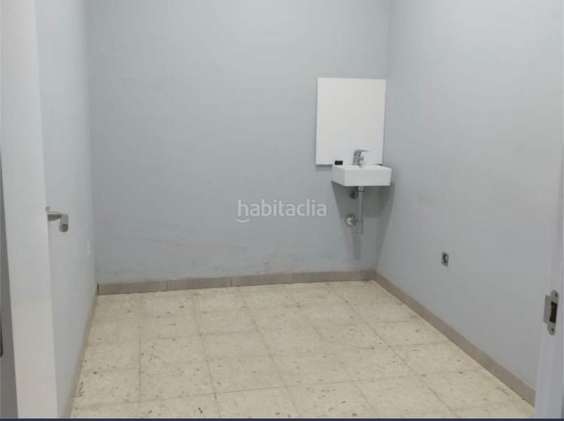 Foto e0191cb2-3e16-449f-8cd7-c2a525a63602. Location local commercial dans emilia barral 3 dans Sevilla