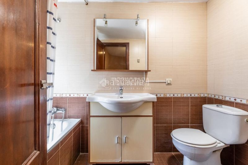 Foto 06bfc386-5cc8-4c87-9ce5-40bde5d15bb8. Casa aparellada amb calefacció aparcament a El Burgo Rozas de Madrid (Las)