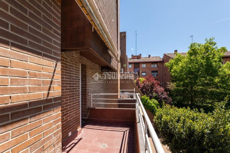 Foto 559f3616-853a-47e4-b36b-3621d24f6bb0. Casa aparellada amb calefacció aparcament a El Burgo Rozas de Madrid (Las)