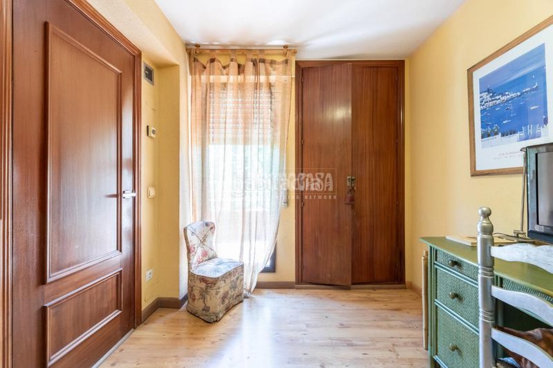 Foto 831cc1db-c257-40c2-89e0-f96efd03fa8d. Casa aparellada amb calefacció aparcament a El Burgo Rozas de Madrid (Las)