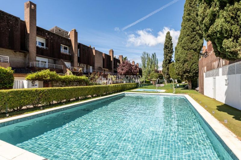 Foto 95718304-7244-447c-987d-dde7b0d6ae9f. Casa aparellada amb calefacció aparcament a El Burgo Rozas de Madrid (Las)