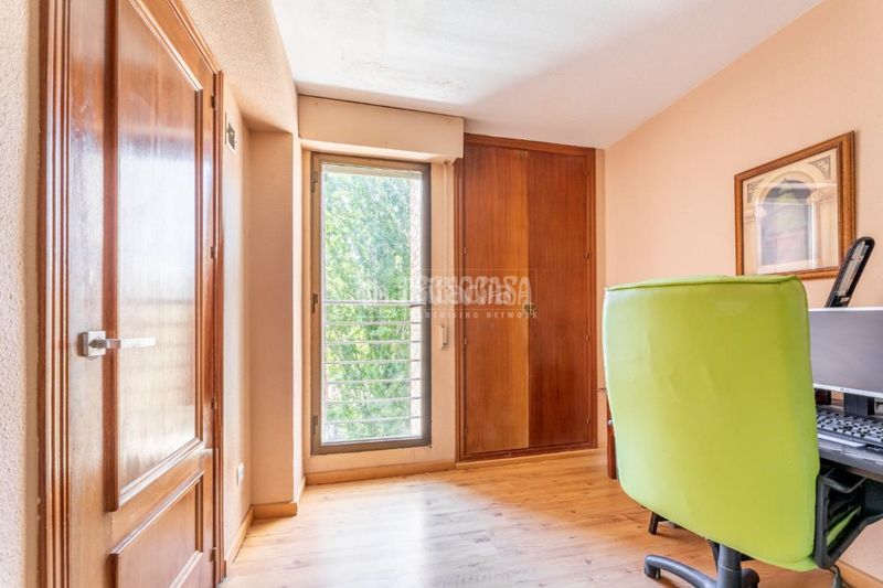 Foto d9dc6b0a-d3b4-4e6e-9e53-a884d306702d. Casa aparellada amb calefacció aparcament a El Burgo Rozas de Madrid (Las)
