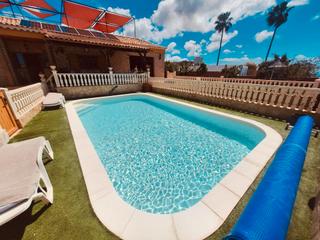 Chalet en El Salobre. Casa / chalet independiente en venta en calle islas bermudas 3,
