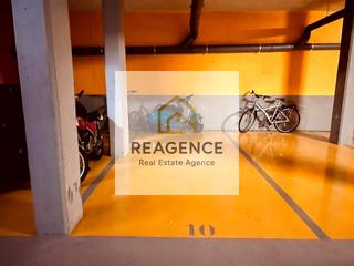 Parking coche  Carrer salvador soler forment. Se vende plaza de parking