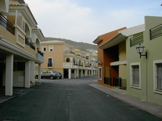 Semi detached house in Bonalba-Cotoveta. Chalet adosado en venta en calle de l' aigualera