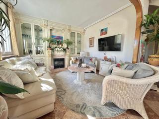 Casa en Los Balcones-Los Altos. Encantadora casa independiente de estilo español con vistas al m