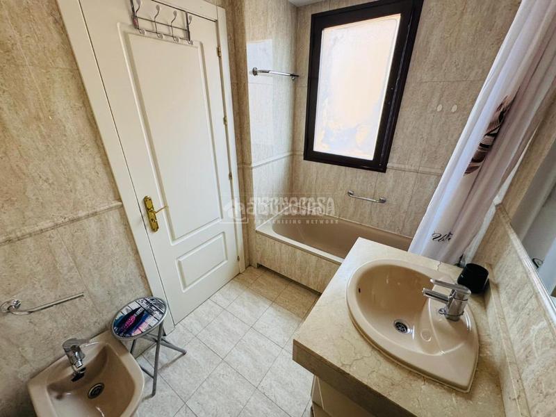 Foto 654c84c4-4bbd-4145-8a51-5042108e118b. Flat with parking pool in Rejas Madrid