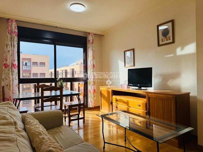 Foto 93a78efe-619e-4377-94f8-5763c6d5a9a4. Flat with parking pool in Rejas Madrid