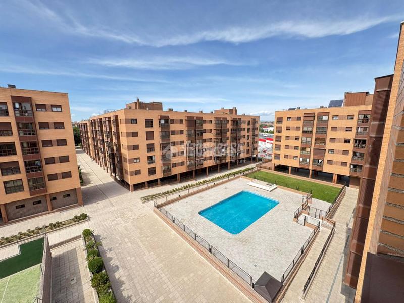 Foto d33fe394-ef9e-46a3-bbb1-cfb42131e0af. Flat with parking pool in Rejas Madrid