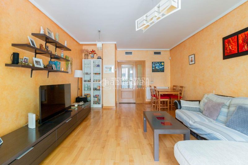 Foto 1b36a486-58fe-41ff-b07a-25da6c62516d. Pis amb aparcament piscina a Rejas Madrid