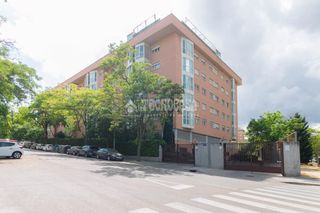 Pis  C. de yécora. Piso en venta en madrid